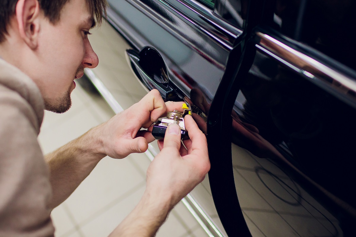 Call-Locksmith-Services-in-Los-Angeles-to-Help-Fix-or-Upgrade-Your-Automobile-Security