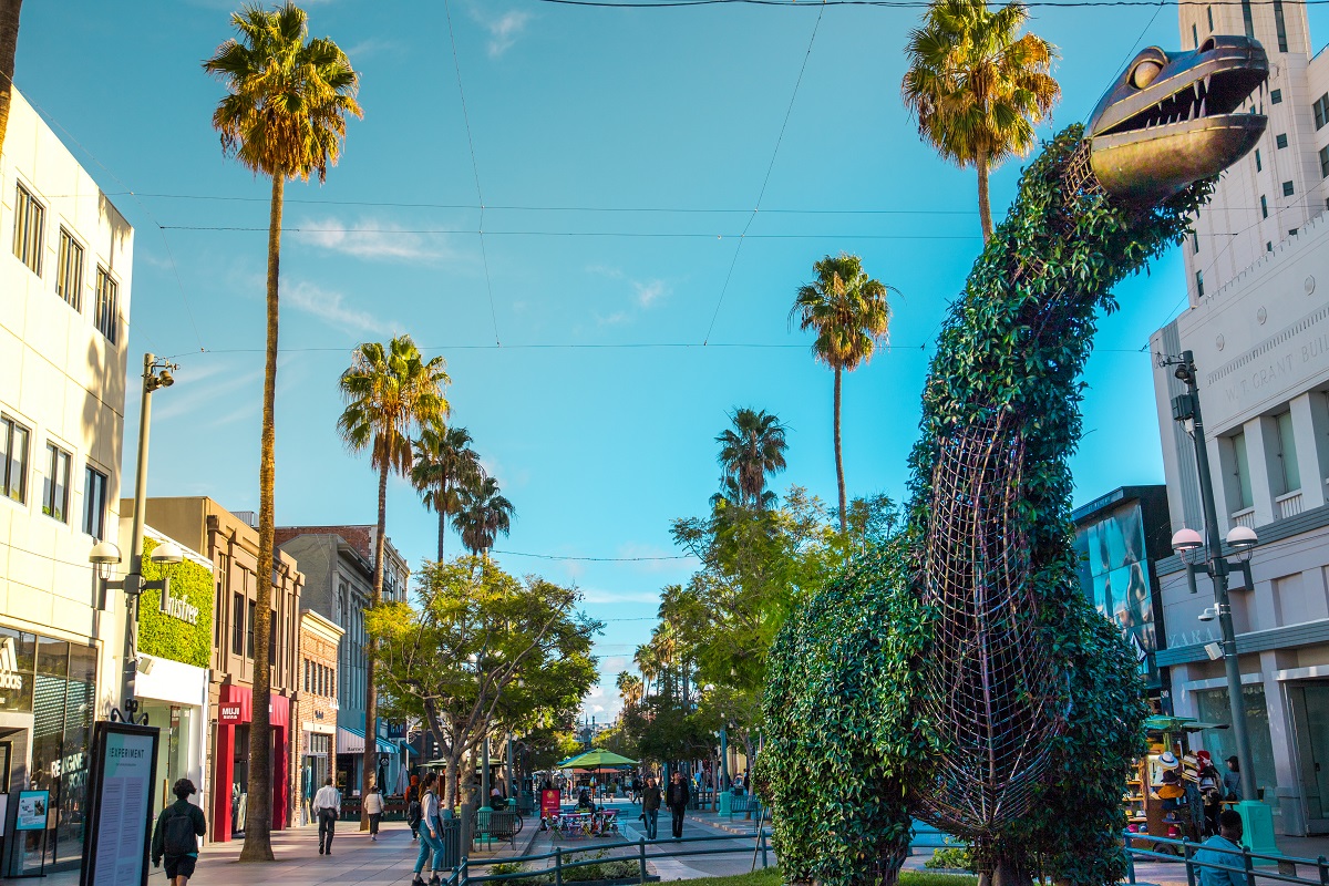 The-Third-Street-Promenade-has-many-services-to-offer-you-including-excellent-coffee-subscriptions